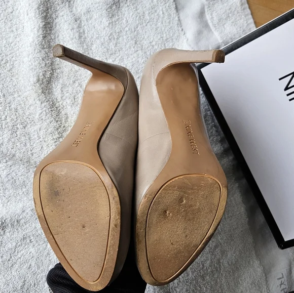 Nine West Two-Tone Pointed Toe Pumps in Black and Taupe size 6.5 - Picture 14 of 14